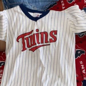 I’m selling a twins shirt